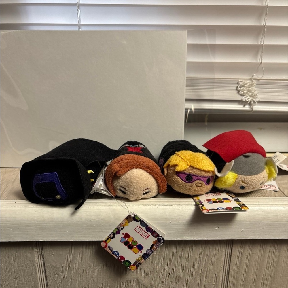 4 Tsum Tsum Marvel Plushies